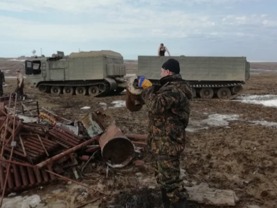 Работа вахтами у военных на закрытых базах в России, сколько могут получать механизаторы